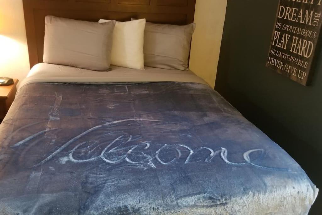 Hotel King Bed Hotel Room 120 Booking Stillwater Exterior foto